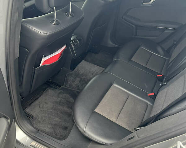 Серый Мерседес Е-Класс, объемом двигателя 2.2 л и пробегом 355 тыс. км за 12499 $, фото 23 на Automoto.ua