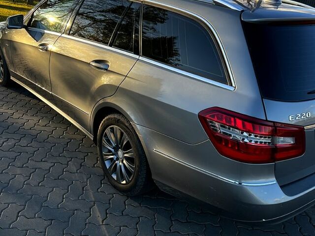 Серый Мерседес Е-Класс, объемом двигателя 2.1 л и пробегом 310 тыс. км за 11000 $, фото 10 на Automoto.ua