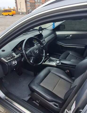 Серый Мерседес Е-Класс, объемом двигателя 2.1 л и пробегом 350 тыс. км за 12200 $, фото 10 на Automoto.ua