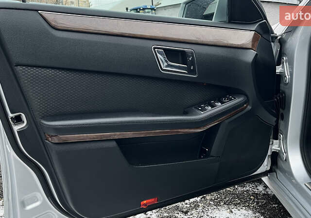 Сірий Мерседес Е-Клас, об'ємом двигуна 2.2 л та пробігом 272 тис. км за 11600 $, фото 9 на Automoto.ua