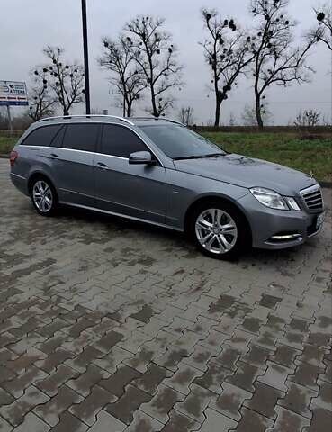 Серый Мерседес Е-Класс, объемом двигателя 2.1 л и пробегом 350 тыс. км за 12200 $, фото 4 на Automoto.ua