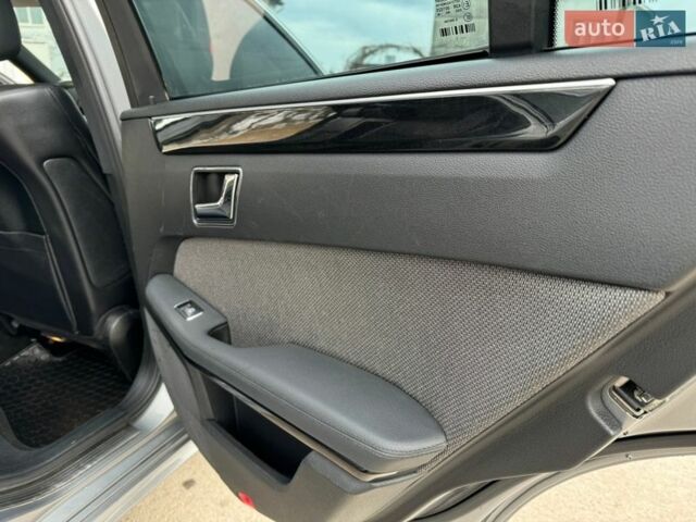 Сірий Мерседес Е-Клас, об'ємом двигуна 2.2 л та пробігом 350 тис. км за 10999 $, фото 48 на Automoto.ua