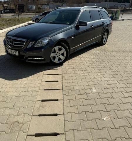 Серый Мерседес Е-Класс, объемом двигателя 2.2 л и пробегом 310 тыс. км за 10800 $, фото 3 на Automoto.ua