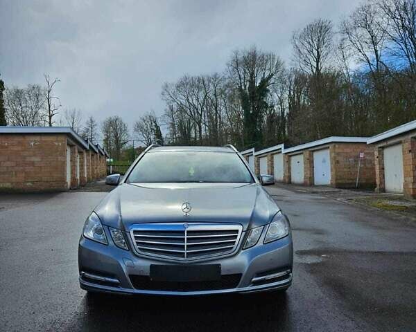 Сірий Мерседес Е-Клас, об'ємом двигуна 2.2 л та пробігом 244 тис. км за 13644 $, фото 13 на Automoto.ua