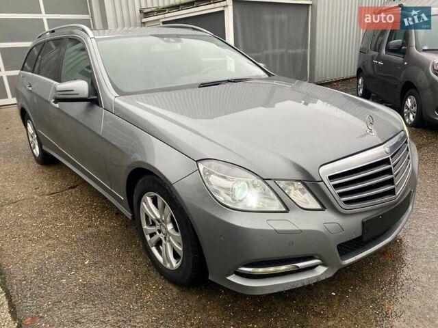 Серый Мерседес Е-Класс, объемом двигателя 2.2 л и пробегом 264 тыс. км за 12000 $, фото 1 на Automoto.ua