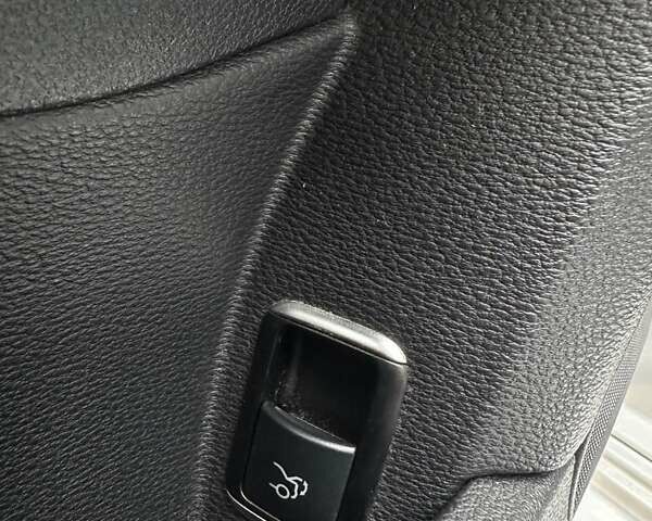 Серый Мерседес Е-Класс, объемом двигателя 2.14 л и пробегом 319 тыс. км за 14999 $, фото 26 на Automoto.ua