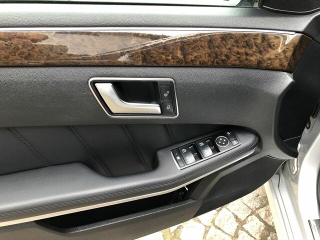 Серый Мерседес Е-Класс, объемом двигателя 2.2 л и пробегом 315 тыс. км за 12900 $, фото 11 на Automoto.ua