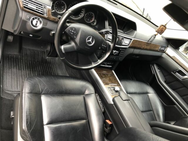 Серый Мерседес Е-Класс, объемом двигателя 2.2 л и пробегом 315 тыс. км за 12900 $, фото 10 на Automoto.ua