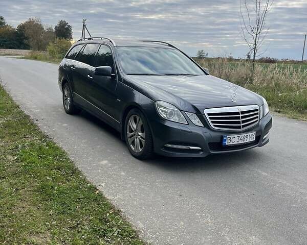 Мерседес Е-Класс 2012 в Львове на Automoto.ua Серый Мерседес Е-Класс, объемом двигателя 2.14 л и пробегом 322 тыс. км за 13200 $, фото 2 на Automoto.ua