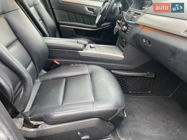 Серый Мерседес Е-Класс, объемом двигателя 2.2 л и пробегом 264 тыс. км за 12000 $, фото 8 на Automoto.ua