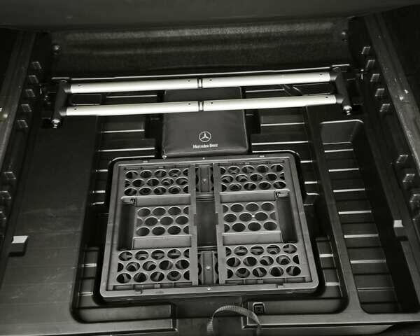 Серый Мерседес Е-Класс, объемом двигателя 2.14 л и пробегом 318 тыс. км за 13800 $, фото 7 на Automoto.ua