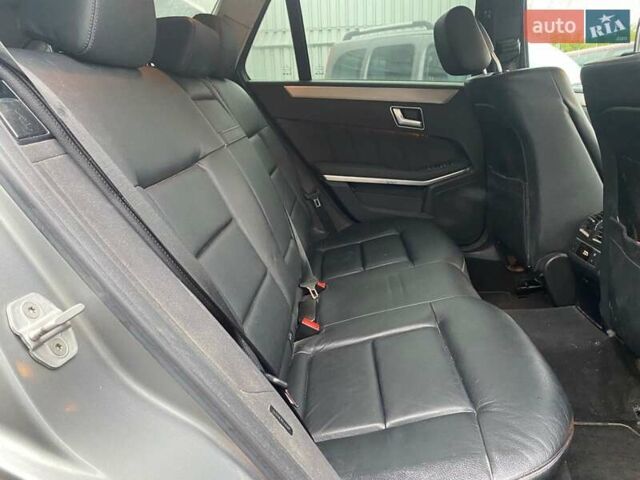 Серый Мерседес Е-Класс, объемом двигателя 2.2 л и пробегом 264 тыс. км за 12000 $, фото 9 на Automoto.ua