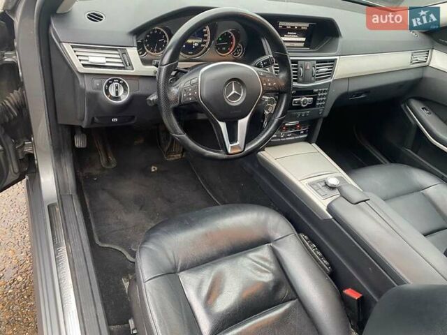 Серый Мерседес Е-Класс, объемом двигателя 2.2 л и пробегом 264 тыс. км за 12000 $, фото 2 на Automoto.ua