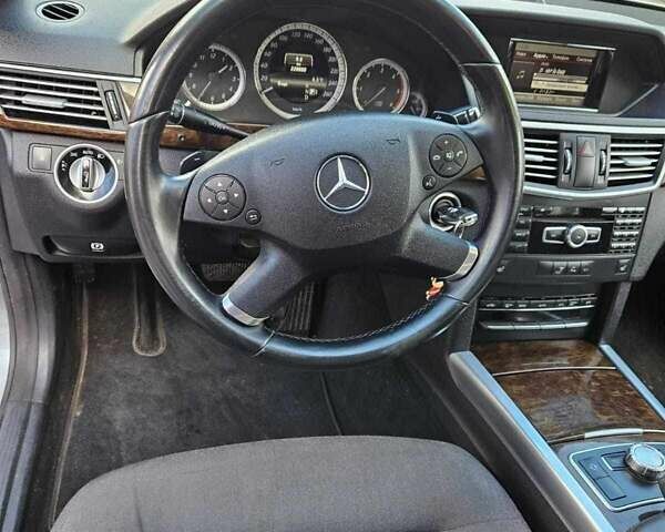 Сірий Мерседес Е-Клас, об'ємом двигуна 2.2 л та пробігом 244 тис. км за 13644 $, фото 7 на Automoto.ua