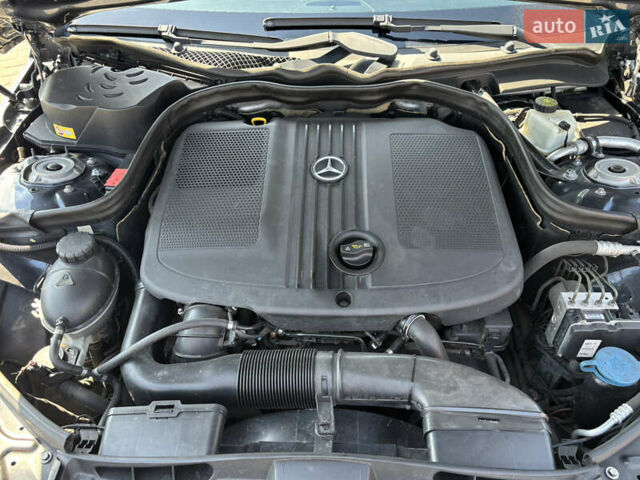 Серый Мерседес Е-Класс, объемом двигателя 2.14 л и пробегом 258 тыс. км за 11900 $, фото 1 на Automoto.ua
