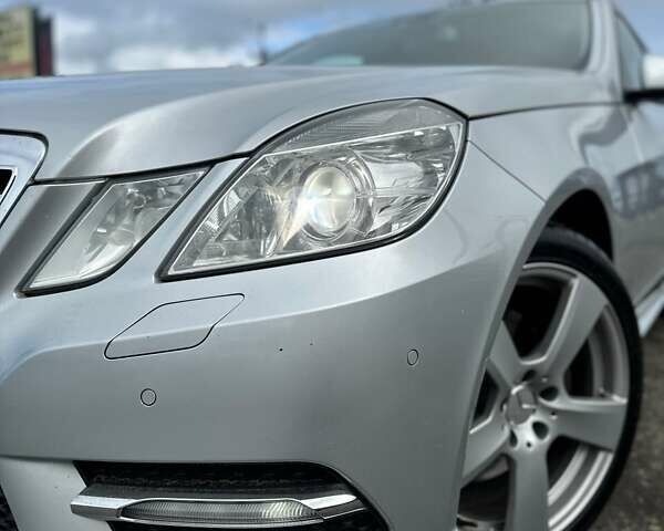 Серый Мерседес Е-Класс, объемом двигателя 2.14 л и пробегом 319 тыс. км за 14999 $, фото 2 на Automoto.ua