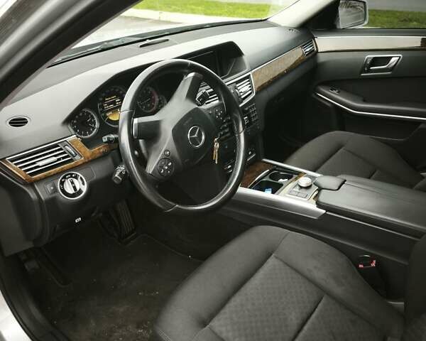 Серый Мерседес Е-Класс, объемом двигателя 2.14 л и пробегом 318 тыс. км за 13800 $, фото 13 на Automoto.ua