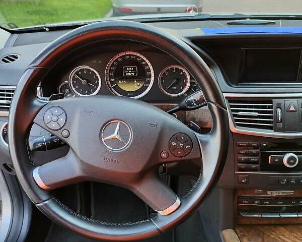 Серый Мерседес Е-Класс, объемом двигателя 0 л и пробегом 288 тыс. км за 14000 $, фото 6 на Automoto.ua