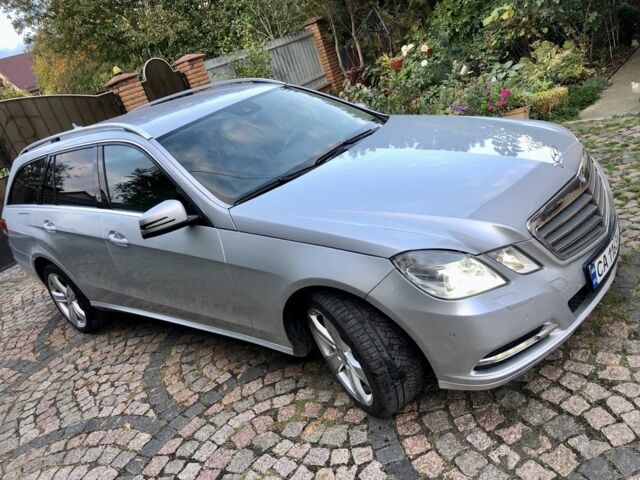 Серый Мерседес Е-Класс, объемом двигателя 2.2 л и пробегом 315 тыс. км за 12900 $, фото 2 на Automoto.ua