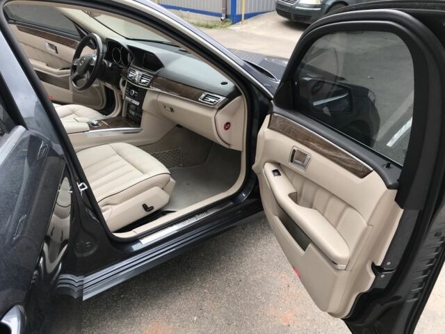 Серый Мерседес Е-Класс, объемом двигателя 0.22 л и пробегом 295 тыс. км за 15300 $, фото 9 на Automoto.ua