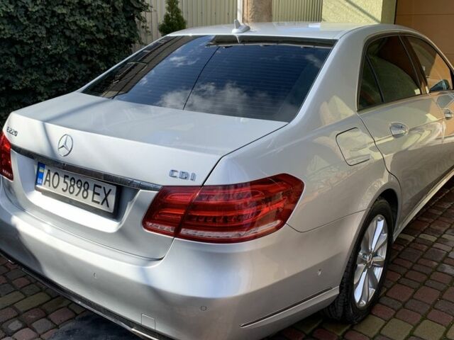 Серый Мерседес Е-Класс, объемом двигателя 2.1 л и пробегом 260 тыс. км за 18300 $, фото 2 на Automoto.ua