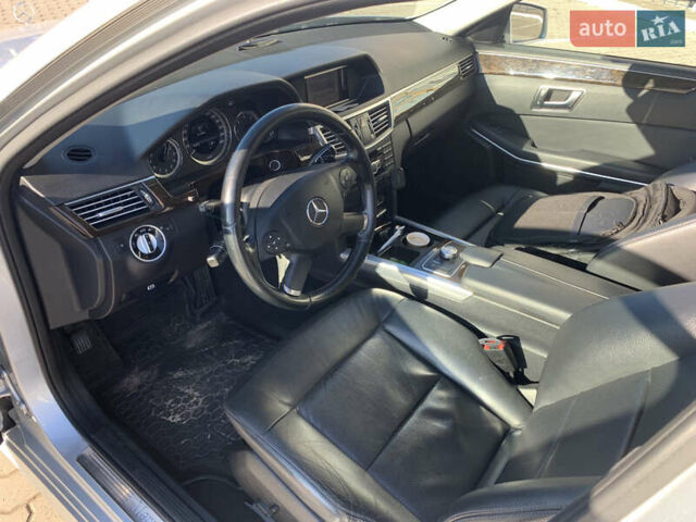 Сірий Мерседес Е-Клас, об'ємом двигуна 2.2 л та пробігом 320 тис. км за 11500 $, фото 10 на Automoto.ua