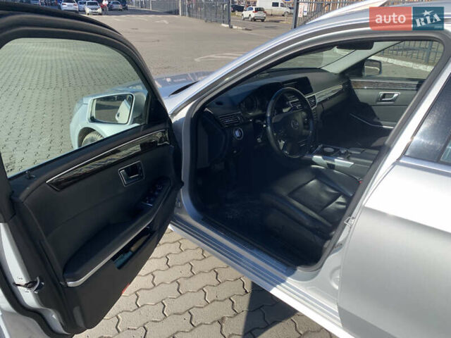 Сірий Мерседес Е-Клас, об'ємом двигуна 2.2 л та пробігом 320 тис. км за 11500 $, фото 6 на Automoto.ua