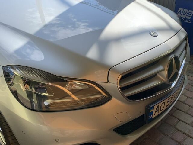 Серый Мерседес Е-Класс, объемом двигателя 2.1 л и пробегом 260 тыс. км за 18300 $, фото 1 на Automoto.ua