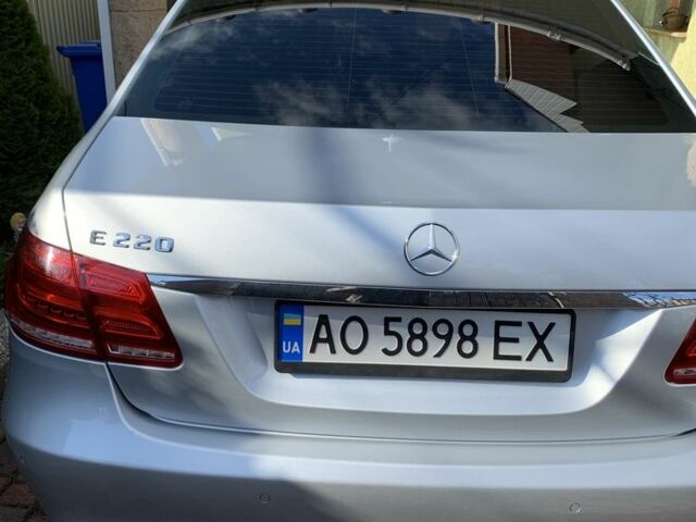 Серый Мерседес Е-Класс, объемом двигателя 2.1 л и пробегом 260 тыс. км за 18300 $, фото 4 на Automoto.ua