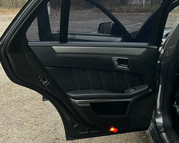 Серый Мерседес Е-Класс, объемом двигателя 3 л и пробегом 347 тыс. км за 18000 $, фото 24 на Automoto.ua