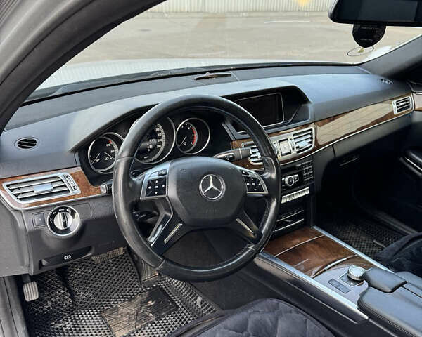 Сірий Мерседес Е-Клас, об'ємом двигуна 2.1 л та пробігом 330 тис. км за 15333 $, фото 5 на Automoto.ua