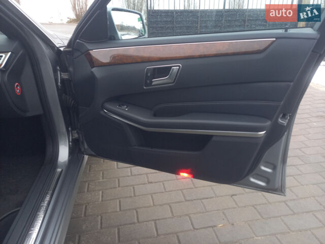 Сірий Мерседес Е-Клас, об'ємом двигуна 2.2 л та пробігом 122 тис. км за 23600 $, фото 23 на Automoto.ua