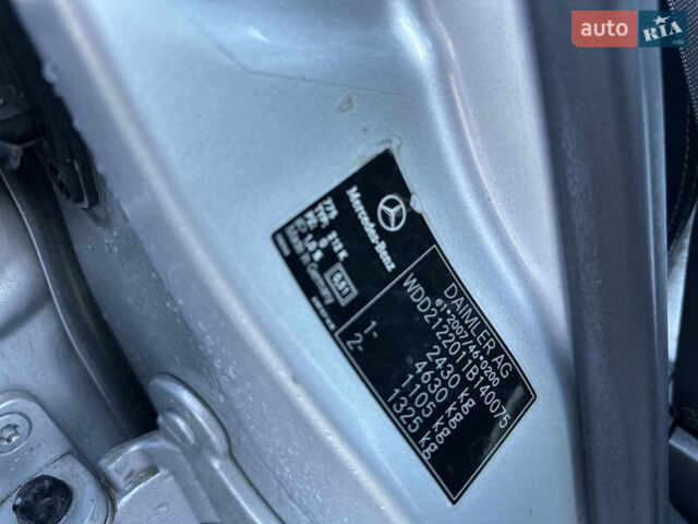 Сірий Мерседес Е-Клас, об'ємом двигуна 2.2 л та пробігом 217 тис. км за 13350 $, фото 34 на Automoto.ua
