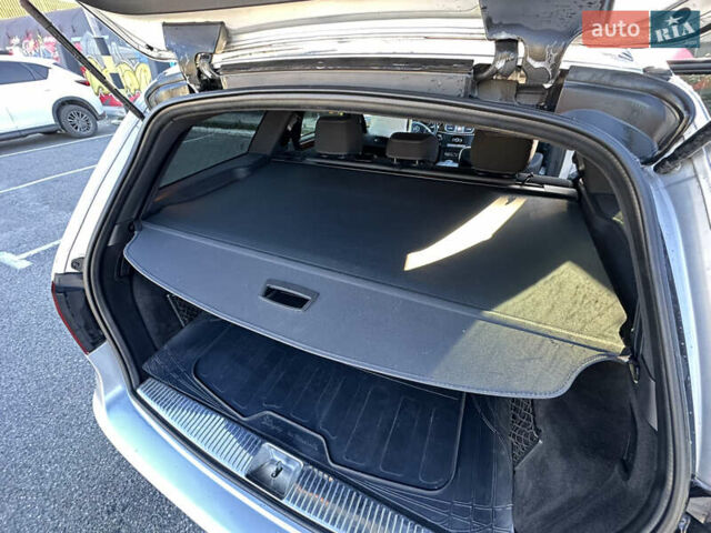 Сірий Мерседес Е-Клас, об'ємом двигуна 2.2 л та пробігом 217 тис. км за 13350 $, фото 45 на Automoto.ua