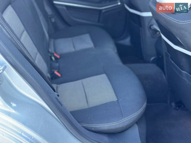 Сірий Мерседес Е-Клас, об'ємом двигуна 2.2 л та пробігом 217 тис. км за 13350 $, фото 42 на Automoto.ua