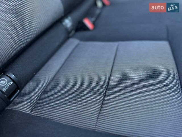 Сірий Мерседес Е-Клас, об'ємом двигуна 2.2 л та пробігом 217 тис. км за 13350 $, фото 43 на Automoto.ua