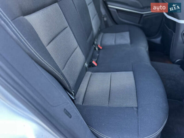 Сірий Мерседес Е-Клас, об'ємом двигуна 2.2 л та пробігом 217 тис. км за 13350 $, фото 44 на Automoto.ua