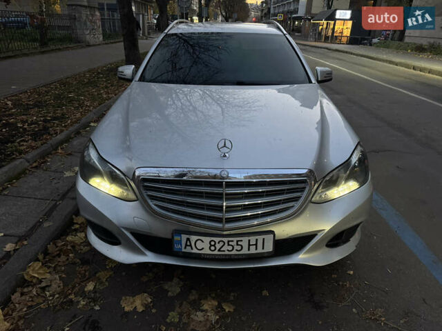 Серый Мерседес Е-Класс, объемом двигателя 2.2 л и пробегом 280 тыс. км за 10399 $, фото 1 на Automoto.ua