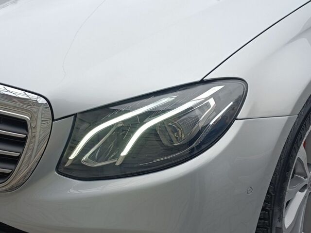 Серый Мерседес Е-Класс, объемом двигателя 2 л и пробегом 300 тыс. км за 18000 $, фото 7 на Automoto.ua