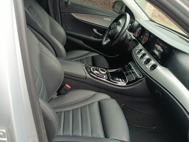 Серый Мерседес Е-Класс, объемом двигателя 2 л и пробегом 300 тыс. км за 18000 $, фото 6 на Automoto.ua