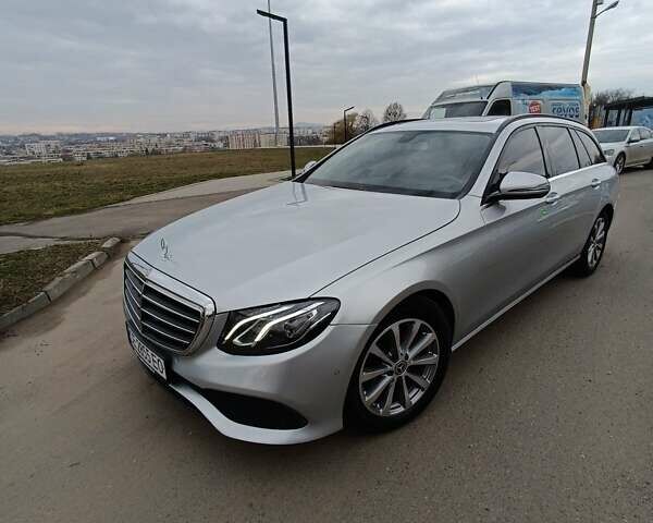 Серый Мерседес Е-Класс, объемом двигателя 2 л и пробегом 300 тыс. км за 18000 $, фото 3 на Automoto.ua