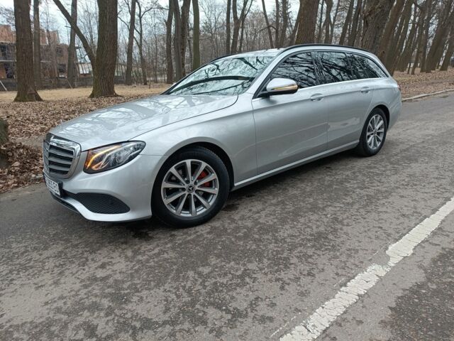 Серый Мерседес Е-Класс, объемом двигателя 2 л и пробегом 300 тыс. км за 18000 $, фото 5 на Automoto.ua