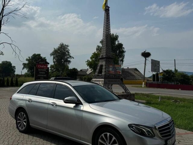 Серый Мерседес Е-Класс, объемом двигателя 2 л и пробегом 300 тыс. км за 18000 $, фото 1 на Automoto.ua