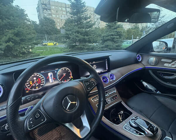 Серый Мерседес Е-Класс, объемом двигателя 3 л и пробегом 131 тыс. км за 31300 $, фото 32 на Automoto.ua