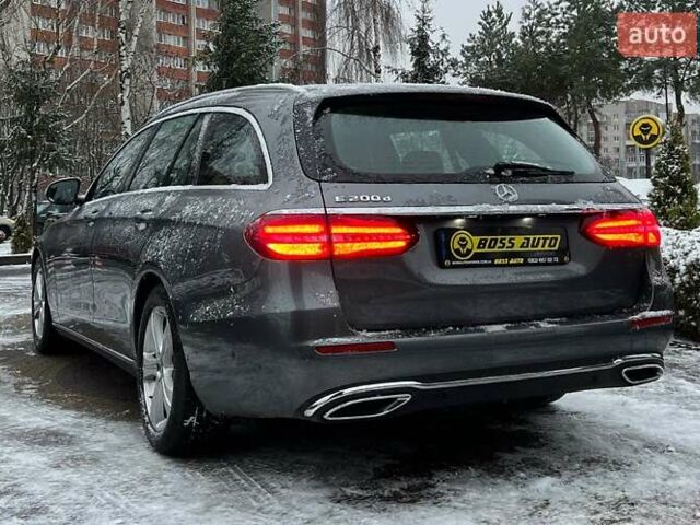 Серый Мерседес Е-Класс, объемом двигателя 2 л и пробегом 142 тыс. км за 23990 $, фото 4 на Automoto.ua