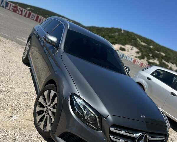 Серый Мерседес Е-Класс, объемом двигателя 1.9 л и пробегом 270 тыс. км за 34444 $, фото 3 на Automoto.ua