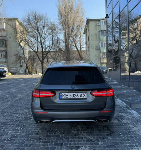 Серый Мерседес Е-Класс, объемом двигателя 3 л и пробегом 79 тыс. км за 27000 $, фото 4 на Automoto.ua