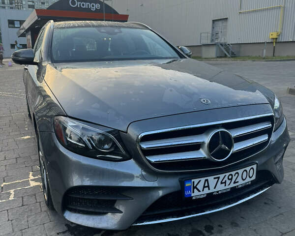 Серый Мерседес Е-Класс, объемом двигателя 3 л и пробегом 131 тыс. км за 31300 $, фото 1 на Automoto.ua