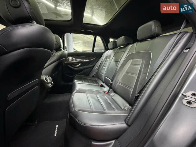 Серый Мерседес Е-Класс, объемом двигателя 4 л и пробегом 83 тыс. км за 61500 $, фото 20 на Automoto.ua