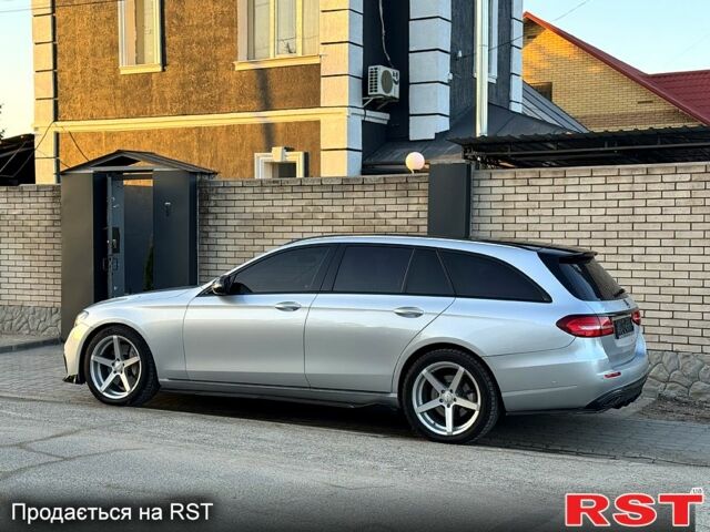 Сірий Мерседес Е-Клас, об'ємом двигуна 2.2 л та пробігом 186 тис. км за 23800 $, фото 1 на Automoto.ua